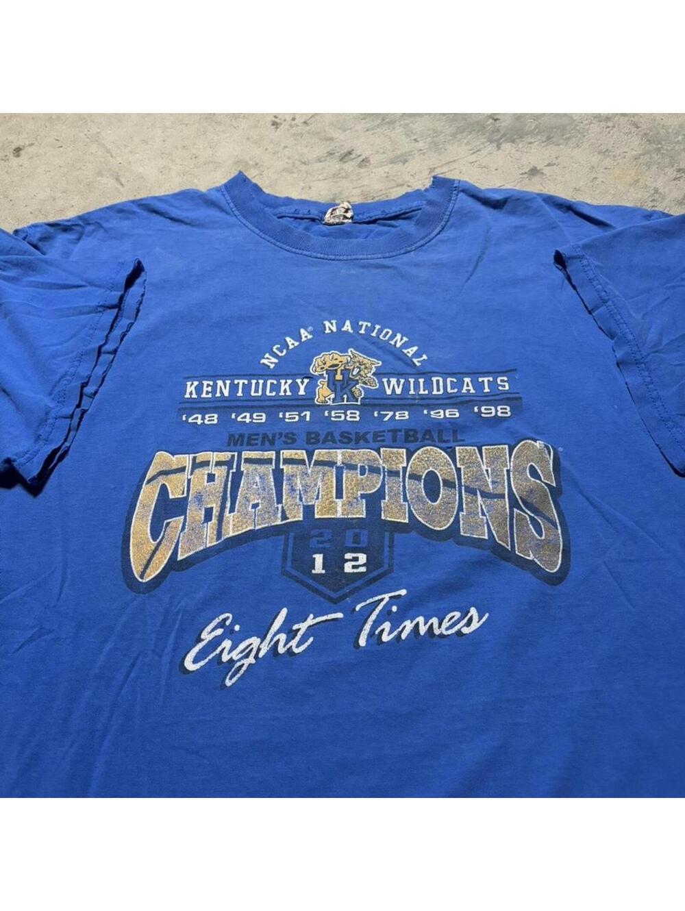 Kentucky Wildcats 2012 Champions Eight Times Basketball Tee XL Distressed Faded - Picture 2 of 8